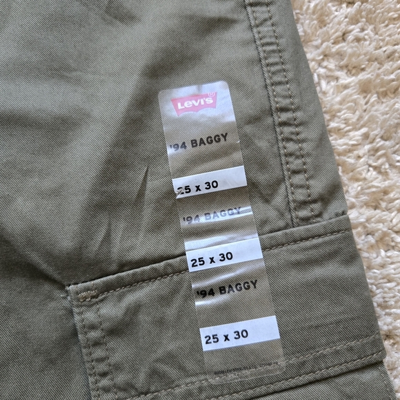 Levis NWOT 94 baggy cargo pants green mid rise lightweight womens 25 - Picture 2 of 13